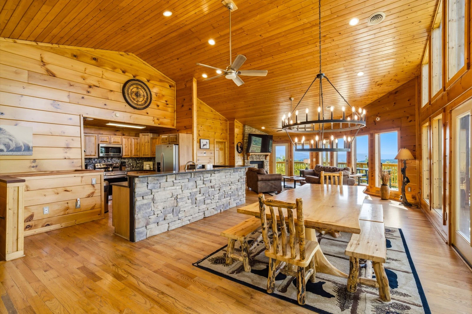 Evergreen Majesty Lodge