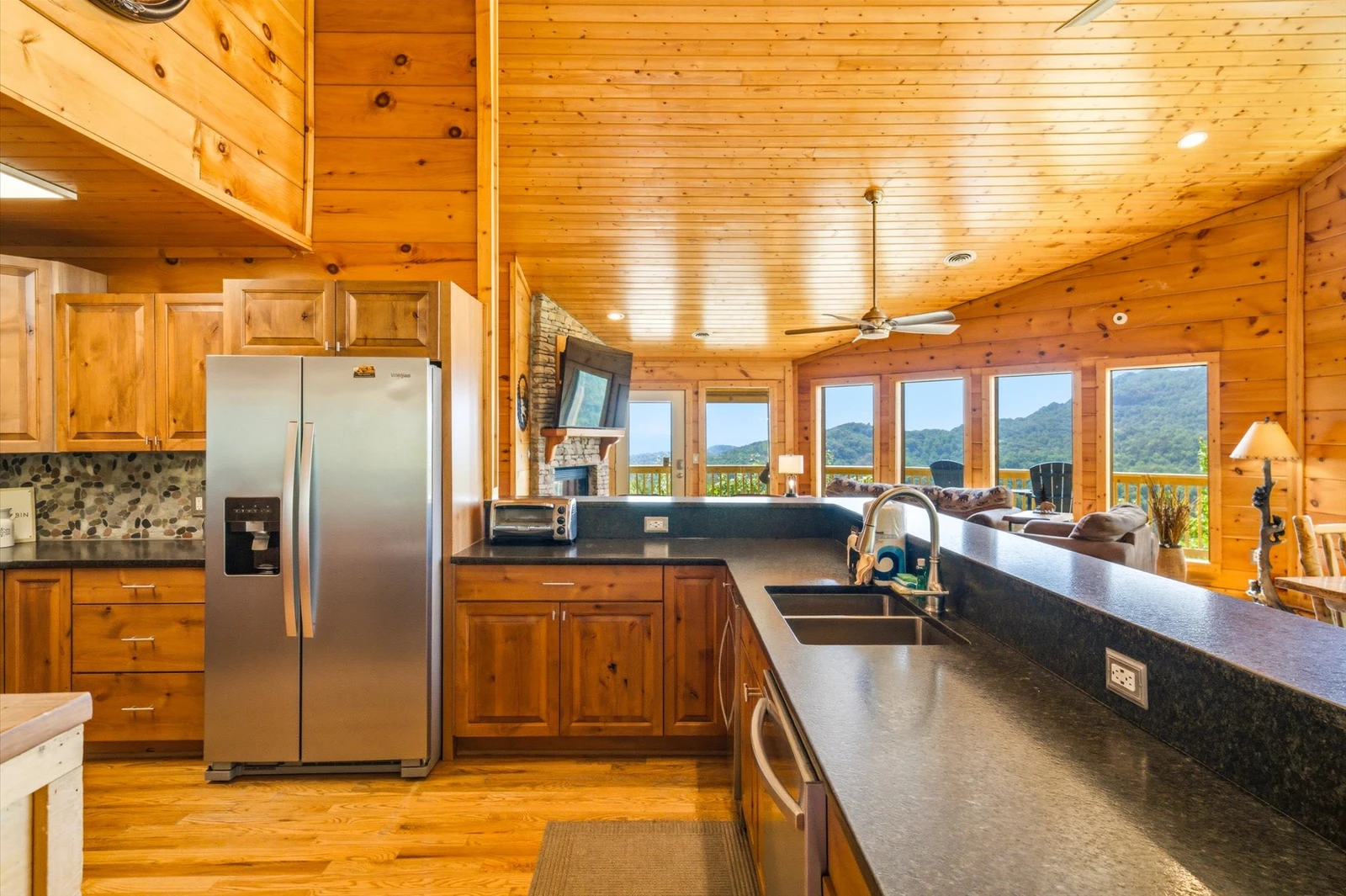 Evergreen Majesty Lodge