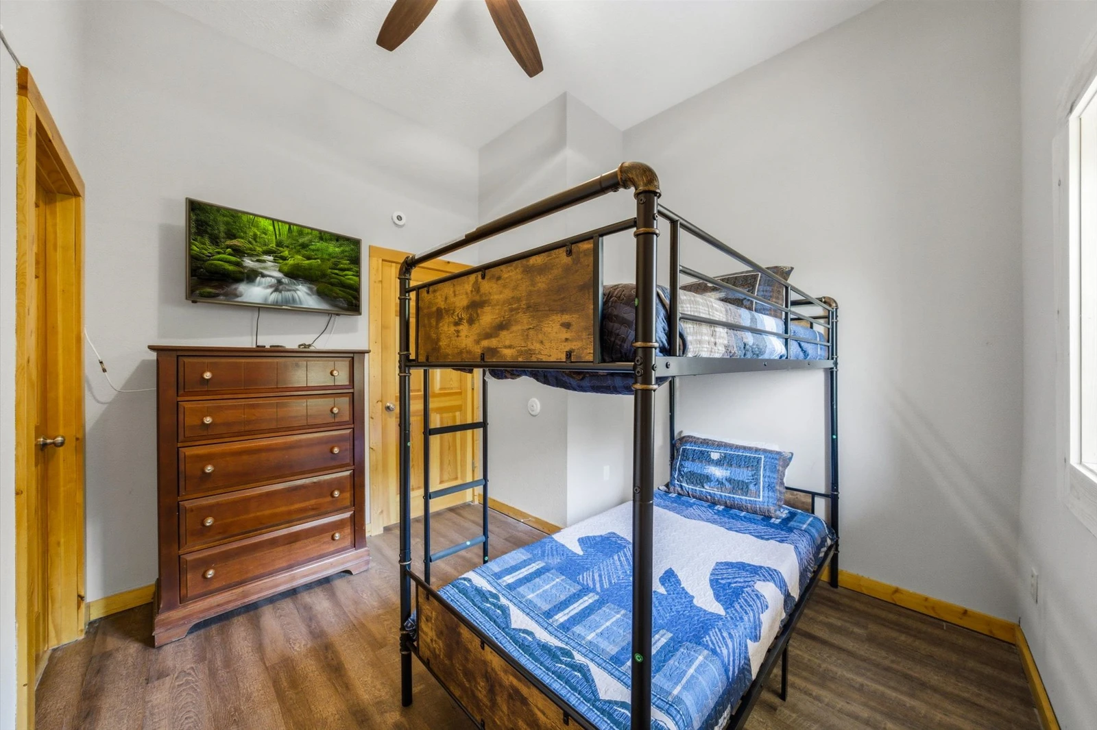Evergreen Majesty Lodge