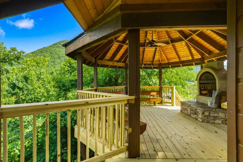 Evergreen Majesty Lodge