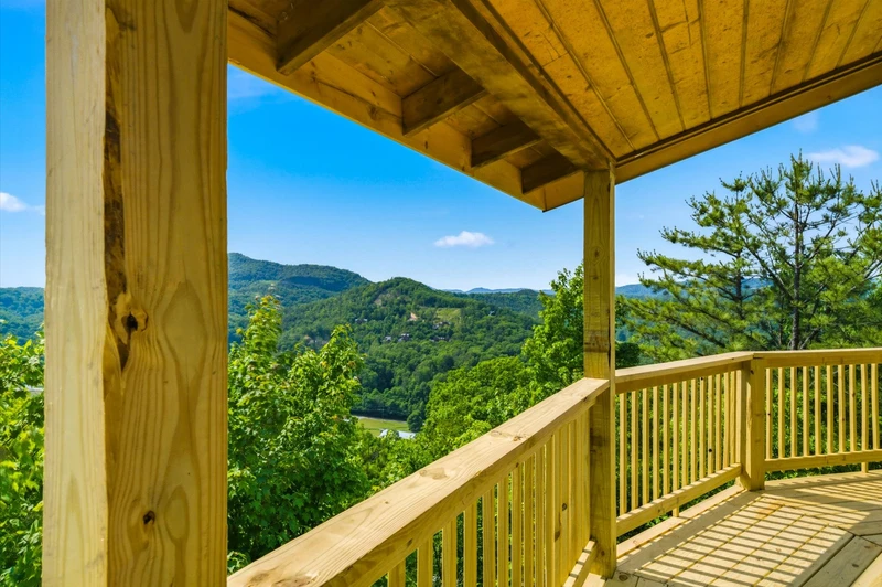 Evergreen Majesty Lodge