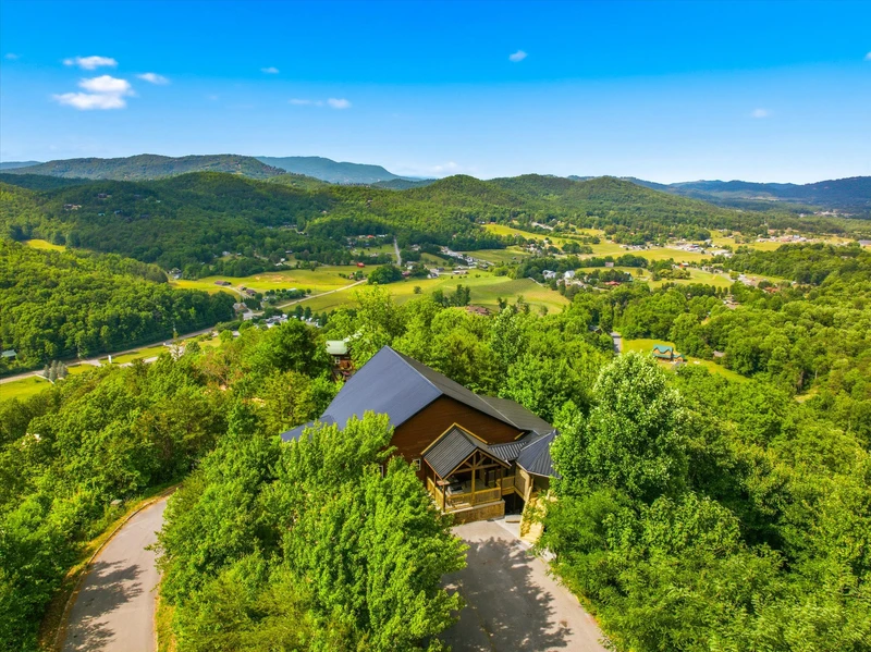 Evergreen Majesty Lodge