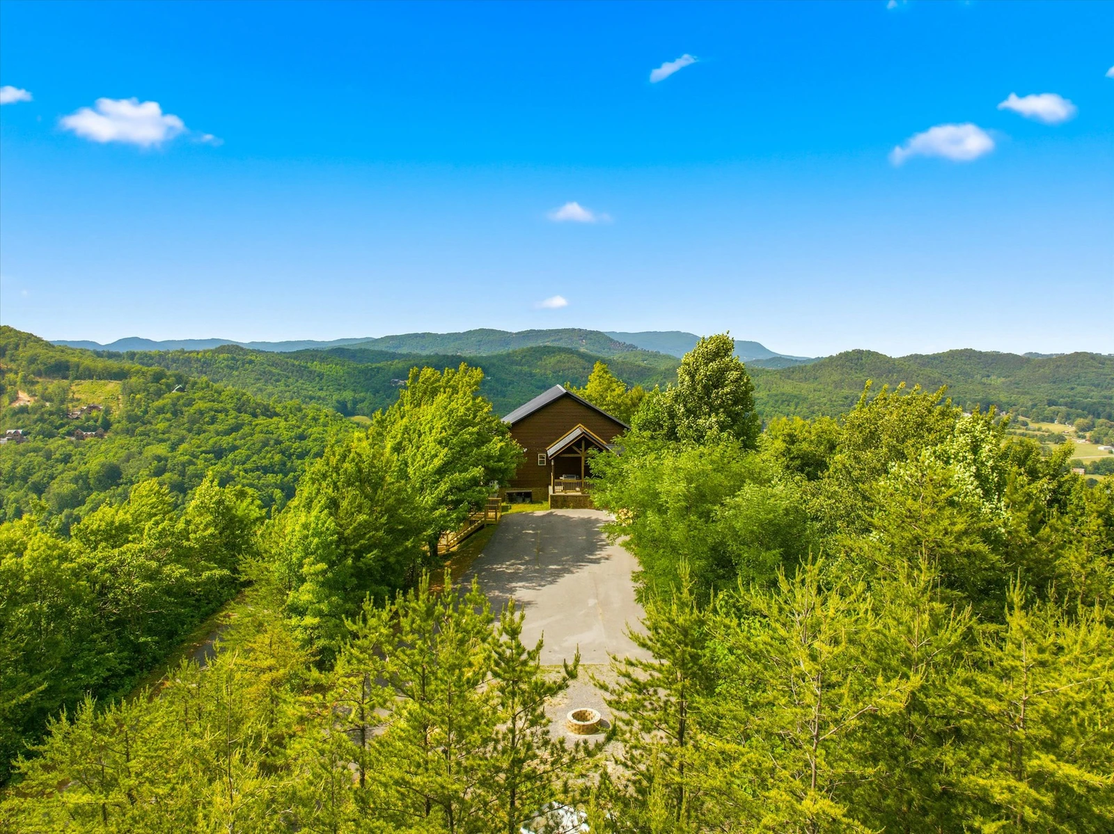 Evergreen Majesty Lodge