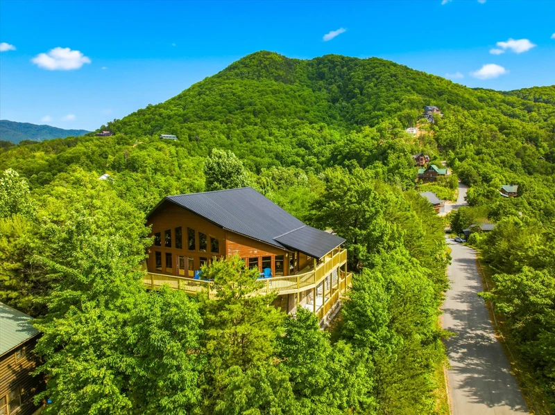 Evergreen Majesty Lodge
