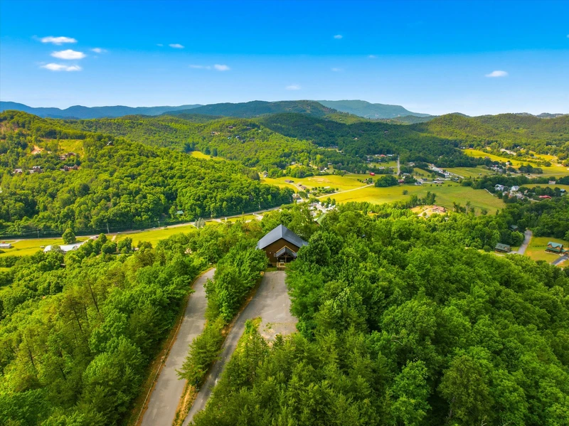 Evergreen Majesty Lodge