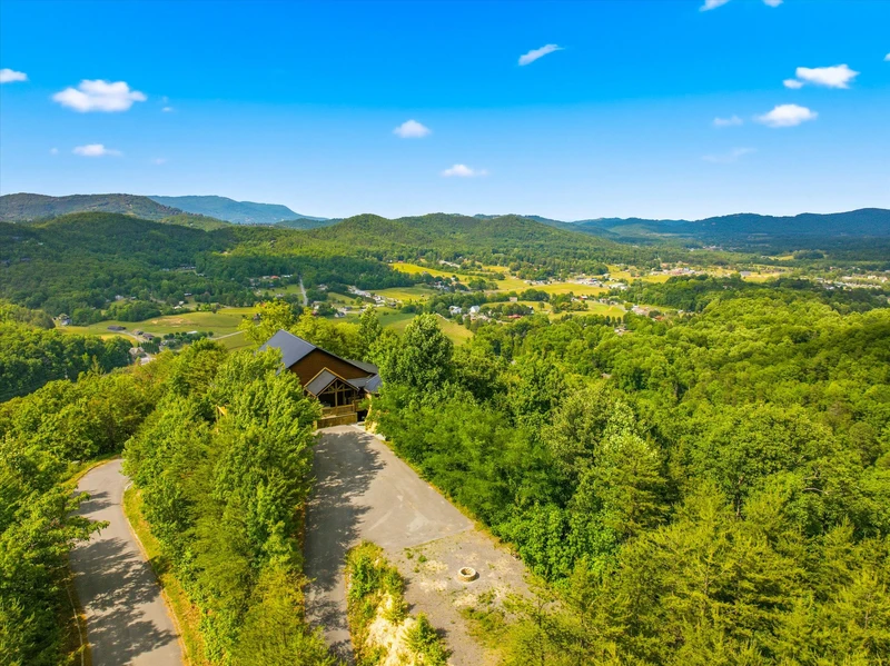 Evergreen Majesty Lodge