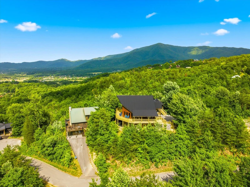 Evergreen Majesty Lodge