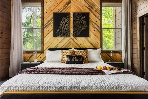 Bedroom 1: Master bedroom with king bed on main level with 58 inch Roku HDTV with en suite full bathroom