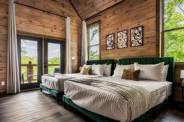 Bedroom 5 :2 Queen beds on second floor with 58 inch Roku HDTV with en suite full bathroom and private deck