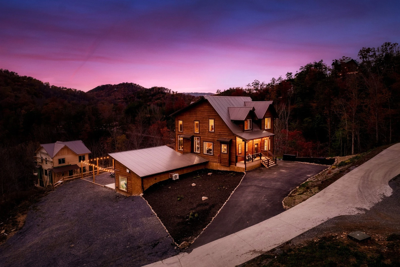 Lux 6BR with indoor heated pool,game room,arcades,firepit,theater & views