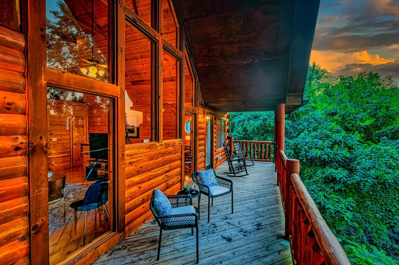 Upper deck with out door seating