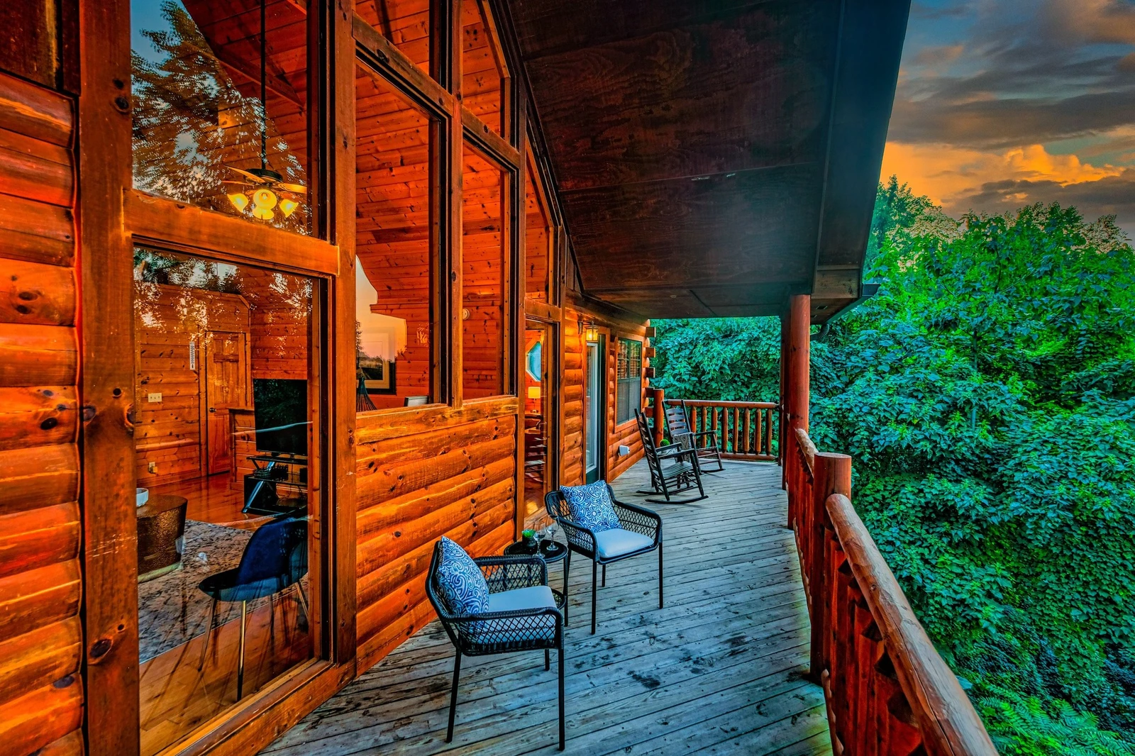 Upper deck with out door seating