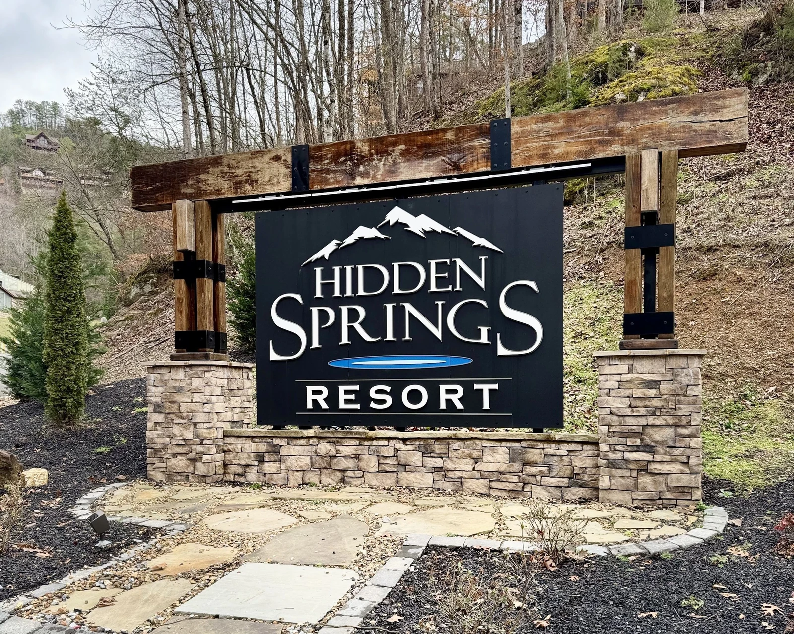 Cabin is located at the beautiful gated Hidden Springs Resort with indoor heated resort pool which is open year round!!!
