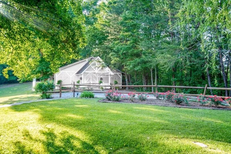 Property image, Interior, of Bluff Mountain Inn