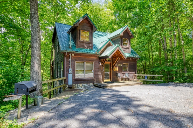Front View of Naughty Pines Cabin Rental