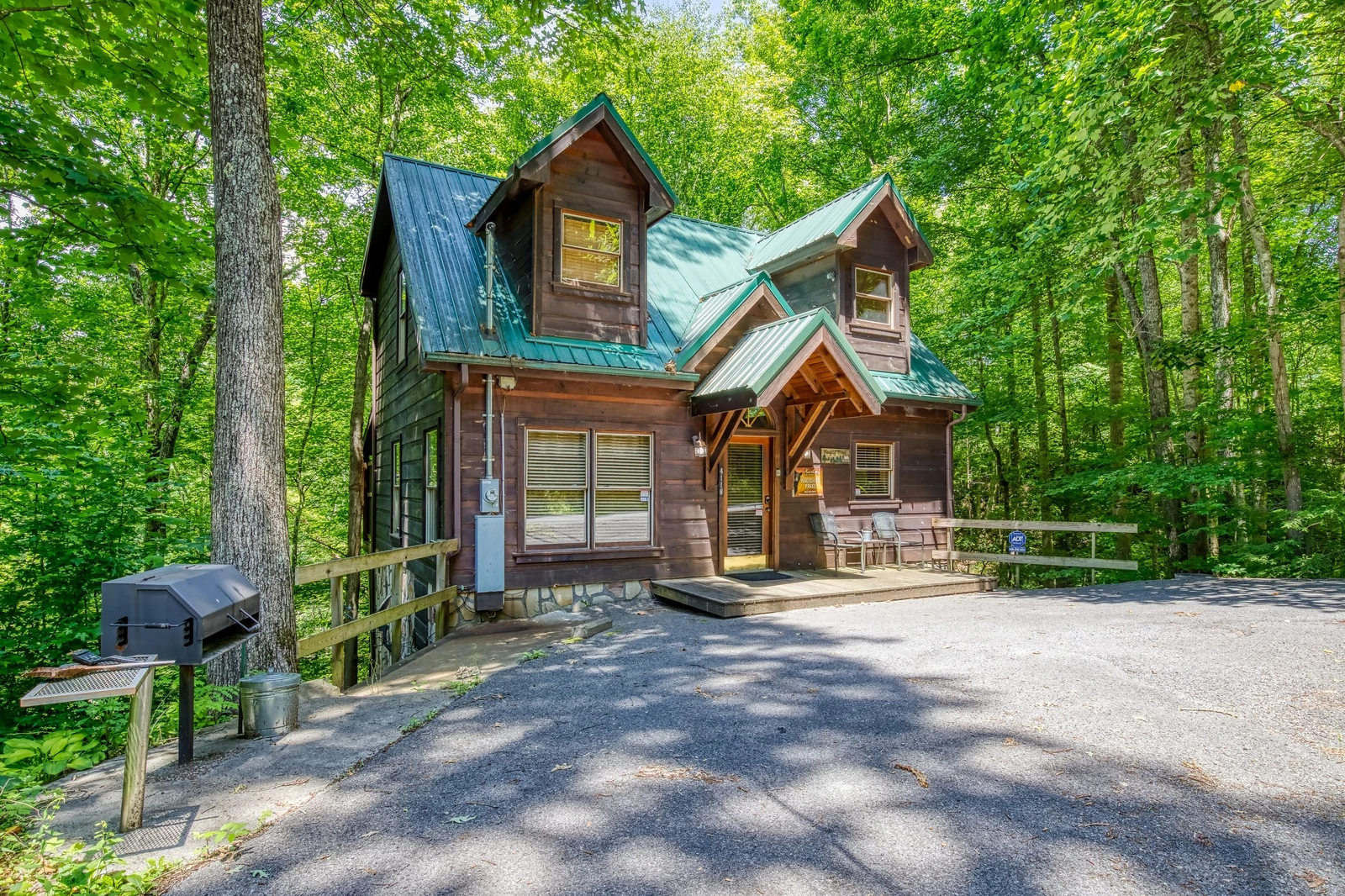 Front View of Naughty Pines Cabin Rental