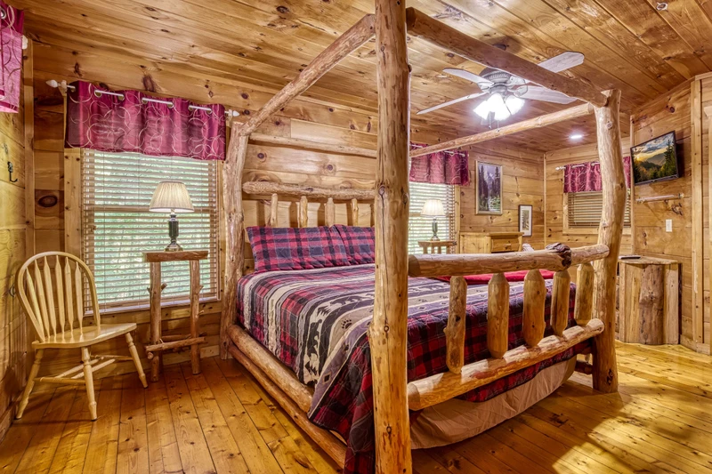 King Bed Naughty Pines 1 Bedroom Cabin Rental