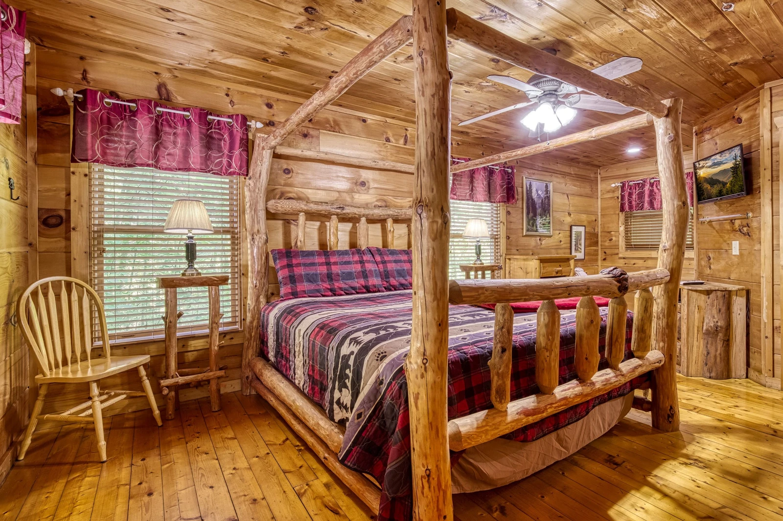 King Bed Naughty Pines 1 Bedroom Cabin Rental