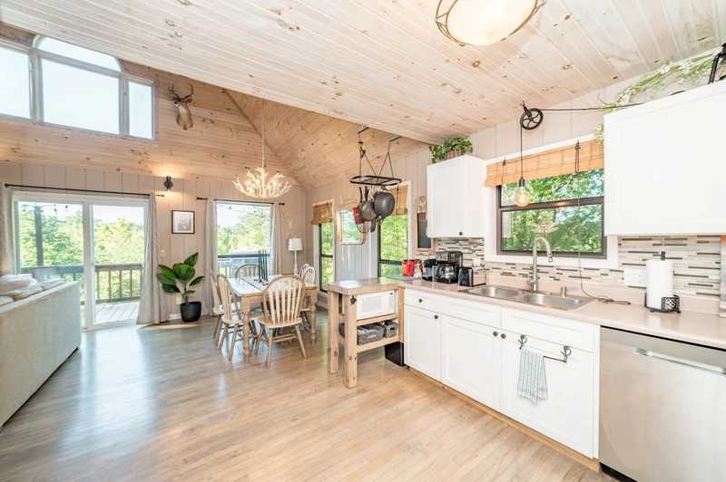 Property image, Interior, of Sunshine Cabin