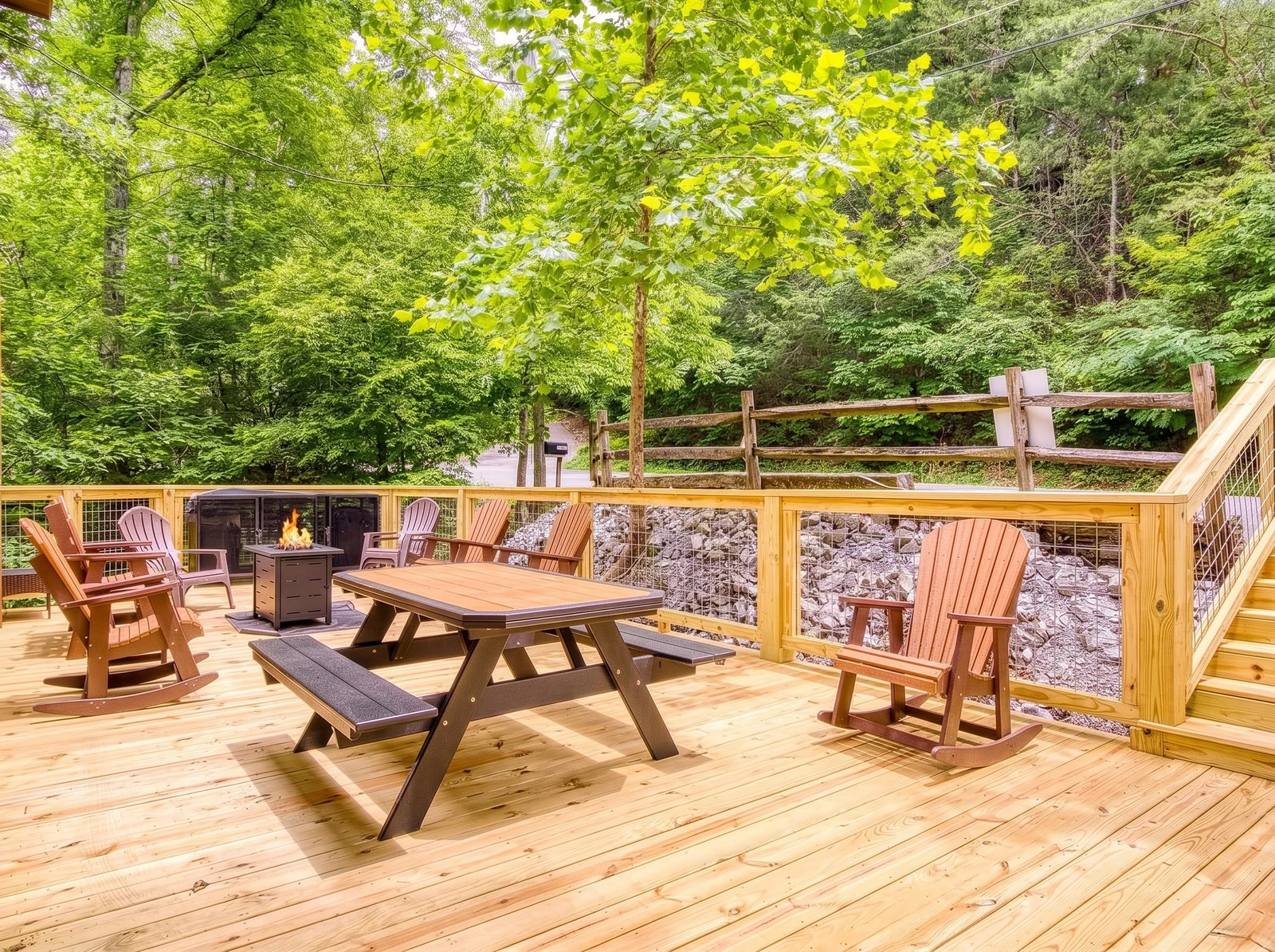 Bearadise Mountain Lodge entry deck with picnic table