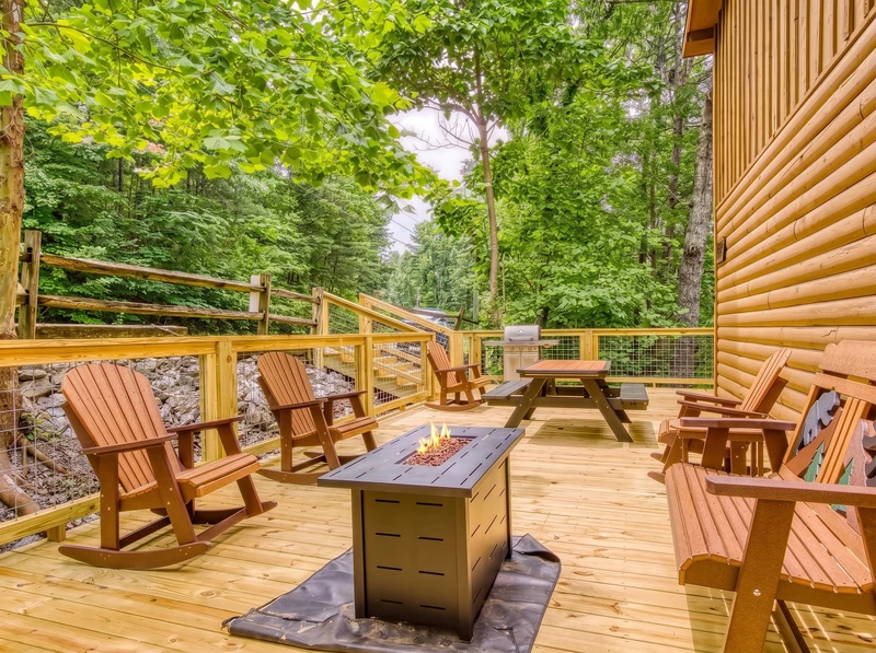 Bearadise Mountain Lodge entry deck with propane fire pit