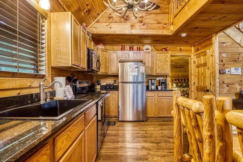 Bearadise Mountain Lodge fully furnished kitchen