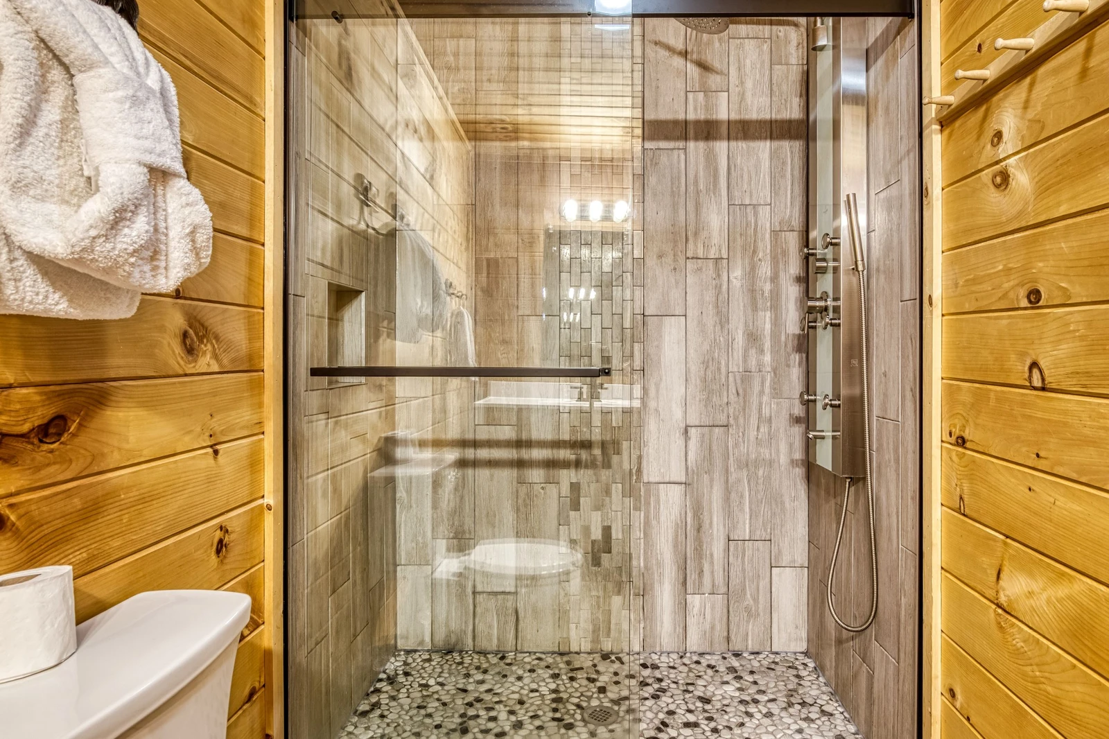 Bearadise Mountain Lodge main level bathroom with walk in shower