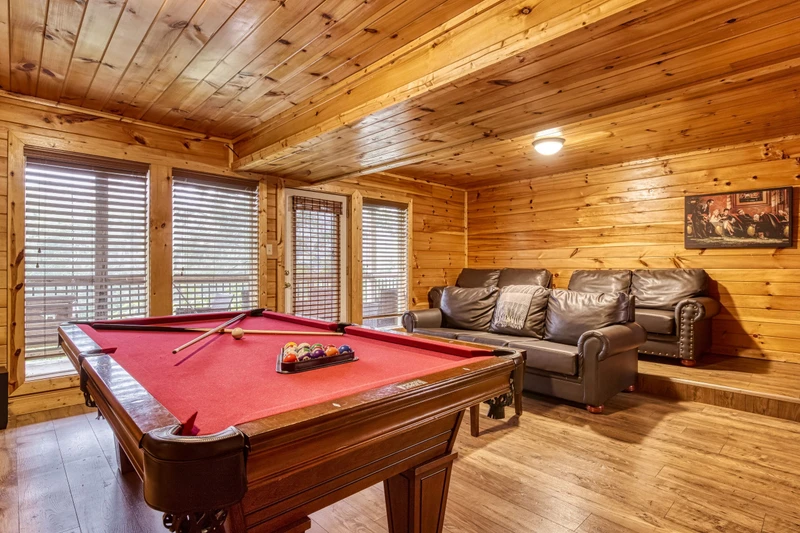 Bearadise Mountain Lodge middle level game room