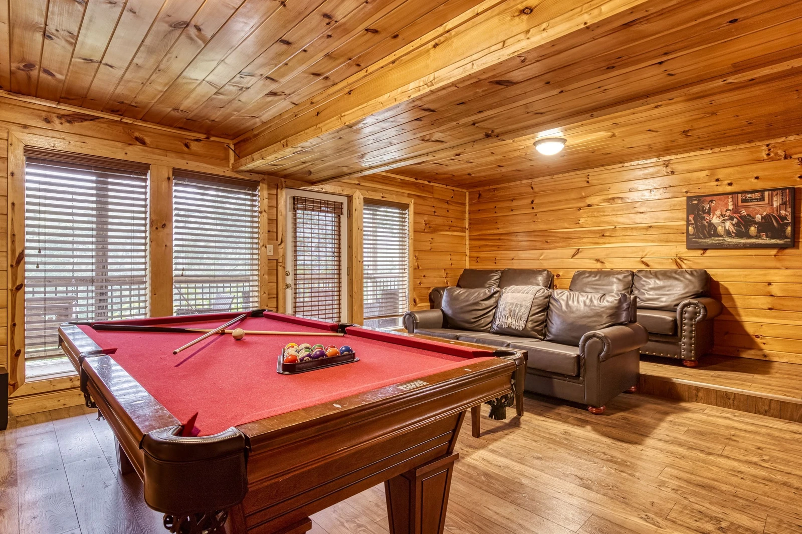 Bearadise Mountain Lodge middle level game room