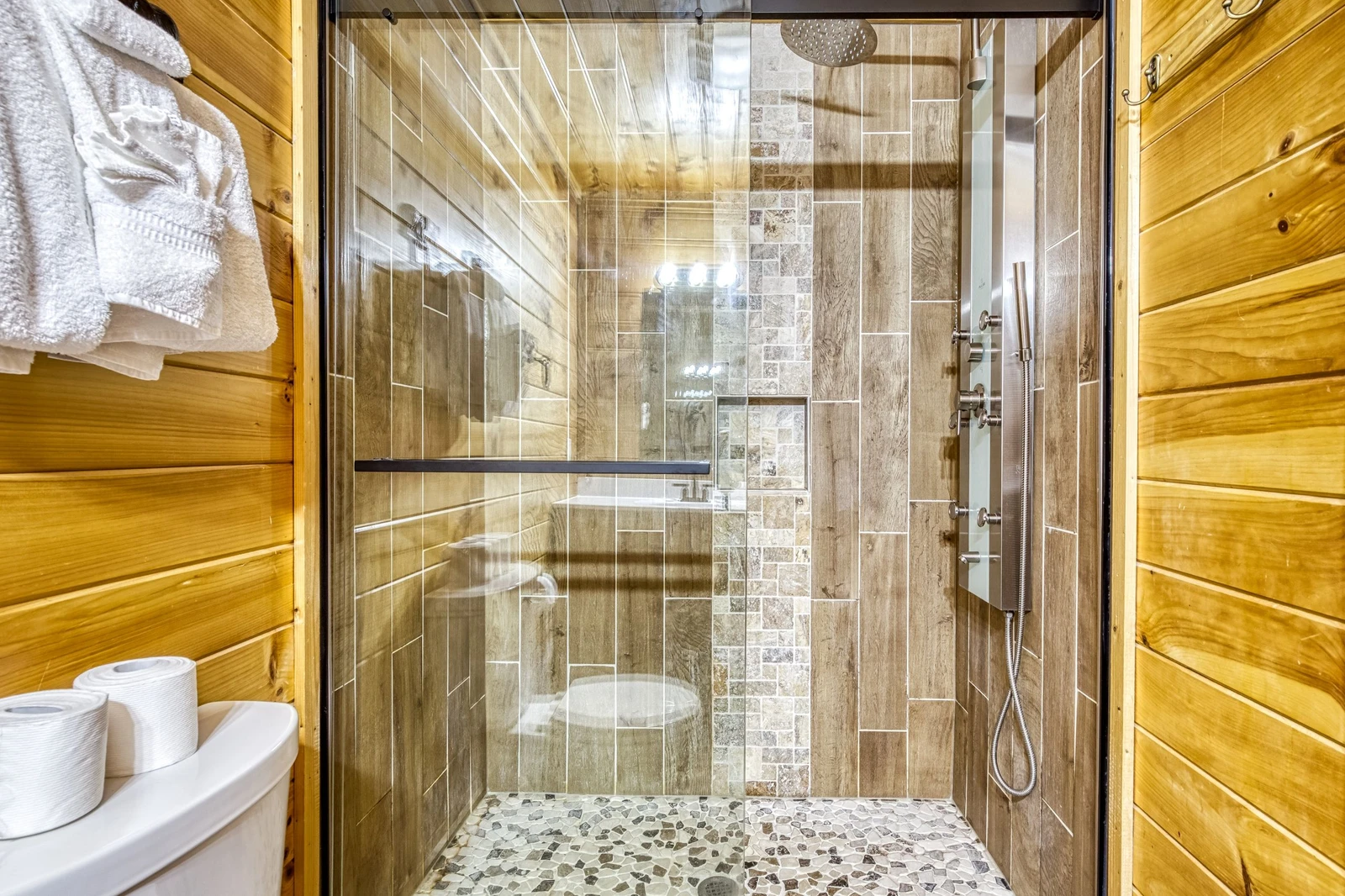 Bearadise Mountain Lodge middle level bathroom with walk in shower