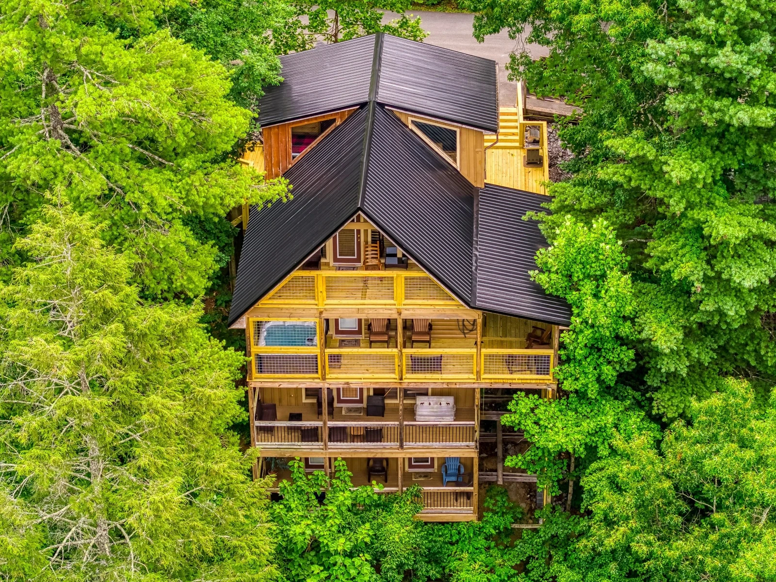 Bearadise Mountain Lodge aerial view of the cabin