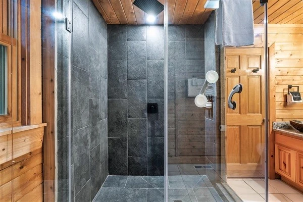 main floor master step-in rain shower