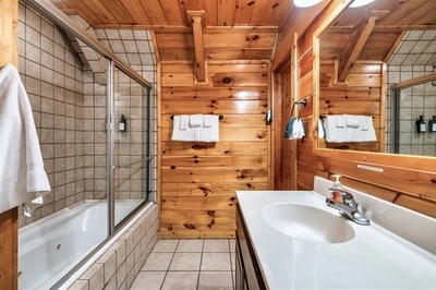 Lazybear Lodge