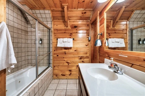 Lazybear Lodge
