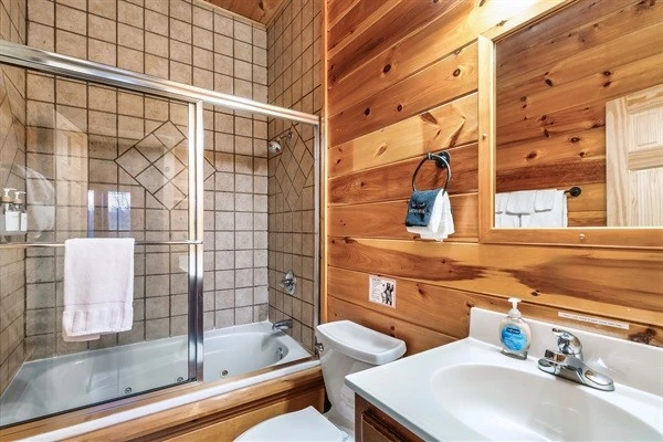 Lazybear Lodge