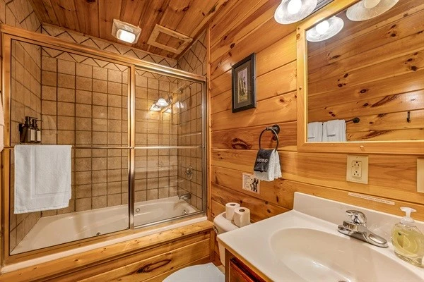 Lazybear Lodge