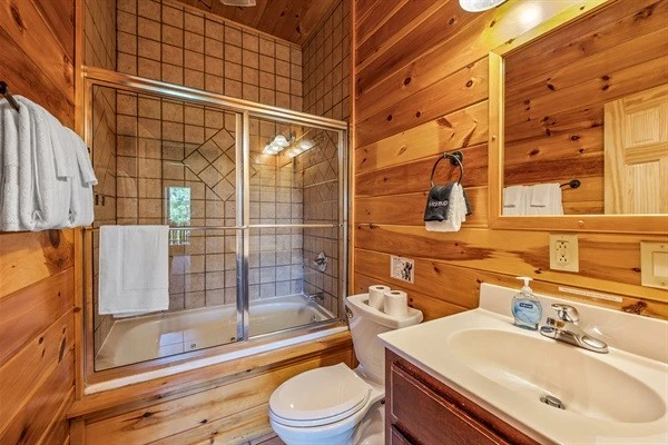 Lazybear Lodge