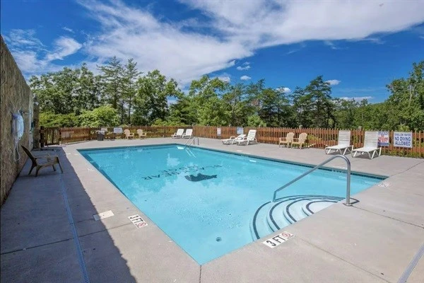 seasonal community pool!