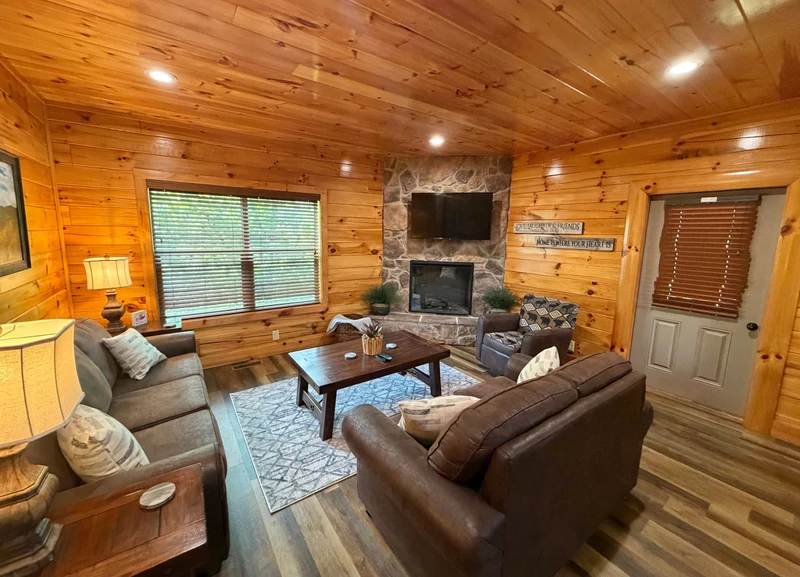 Dolly Bear Pool Cabin