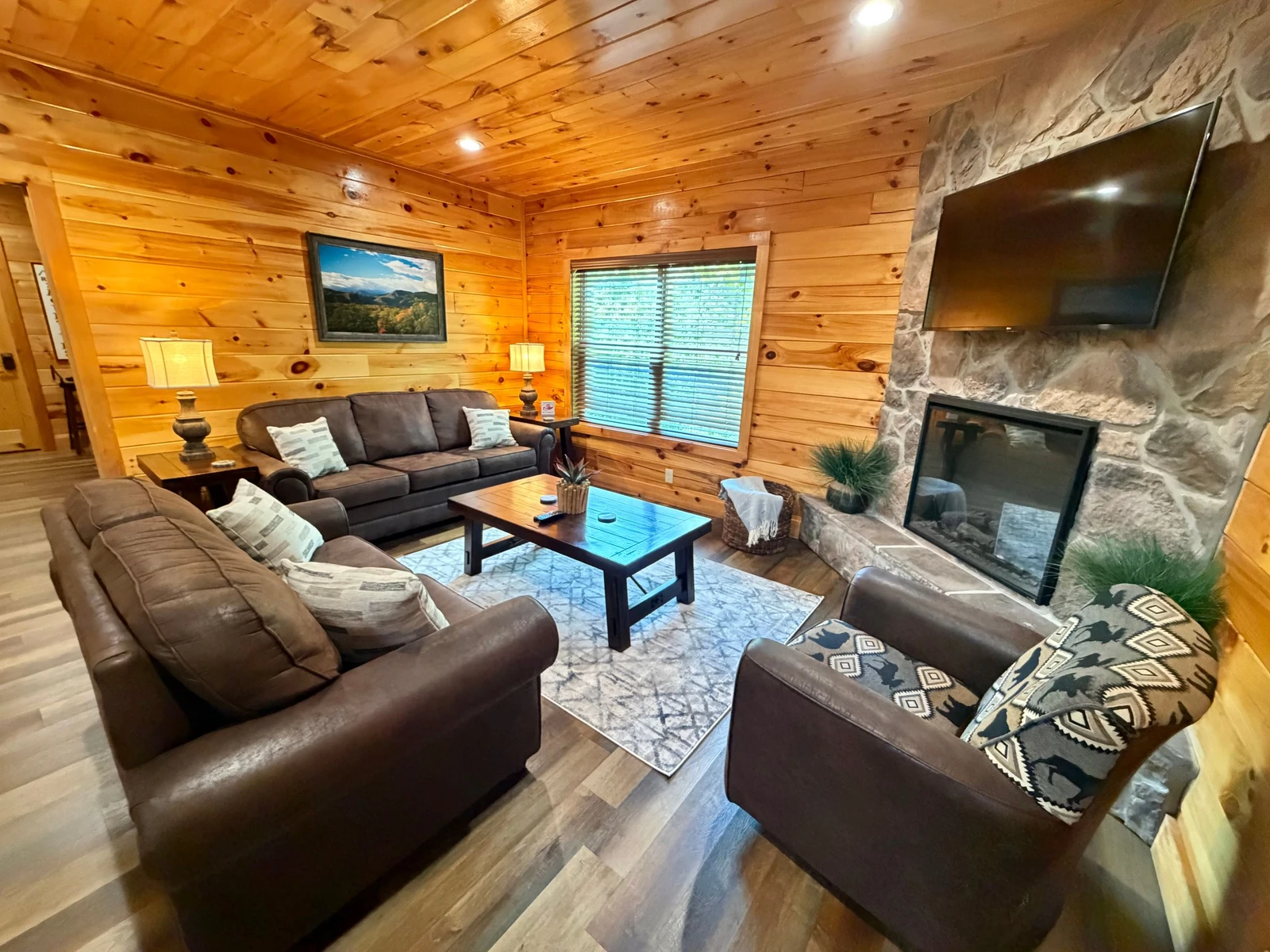 Dolly Bear Pool Cabin