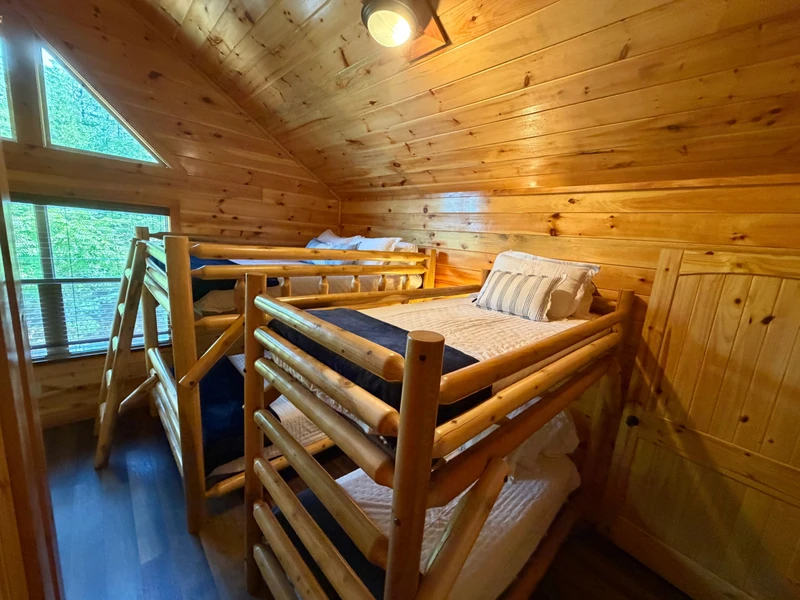 Dolly Bear Pool Cabin