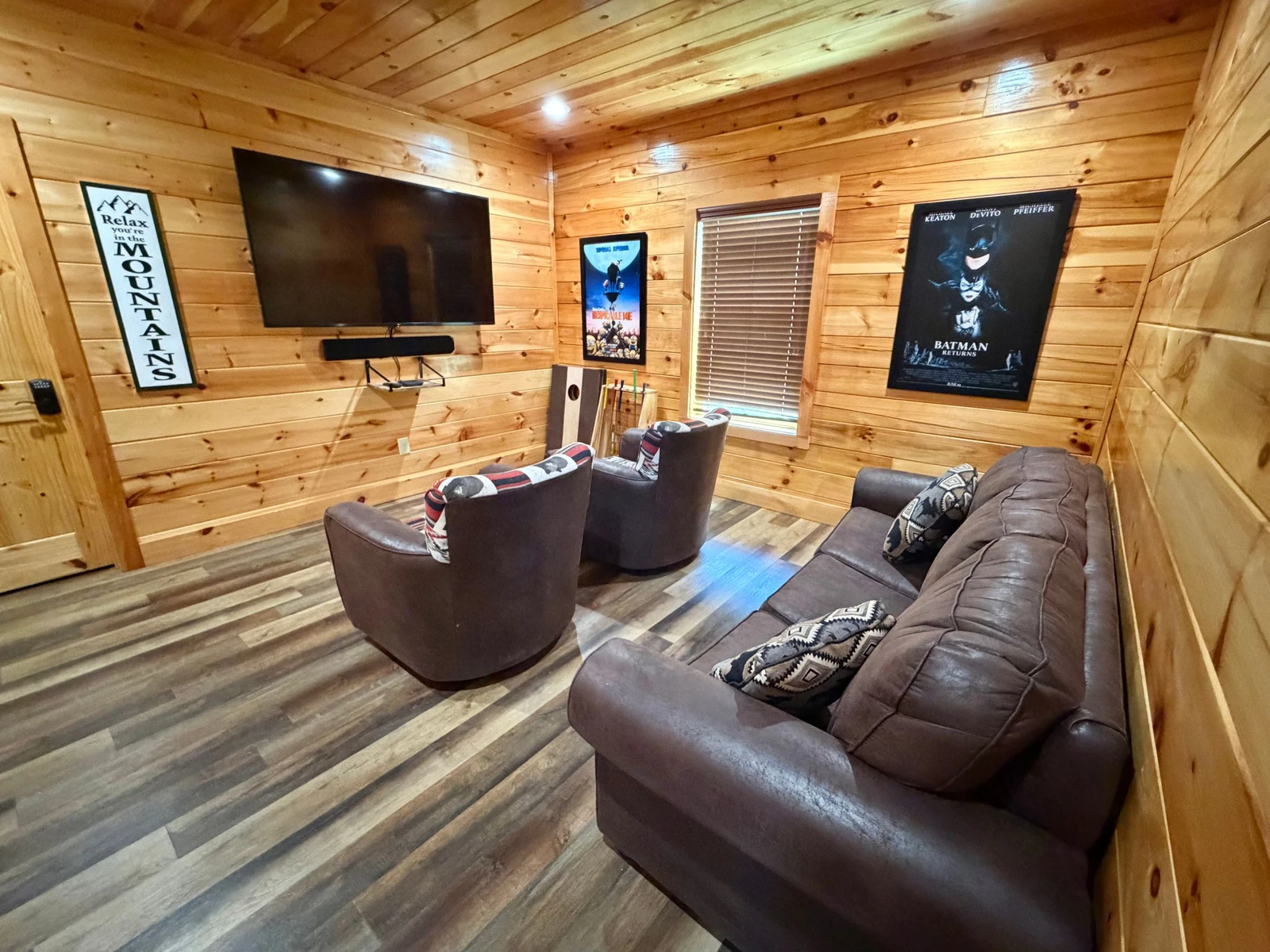 Dolly Bear Pool Cabin