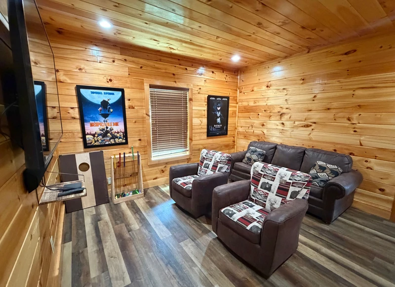 Dolly Bear Pool Cabin