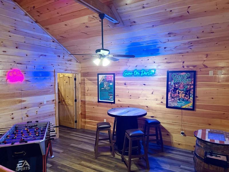 Dolly Bear Pool Cabin