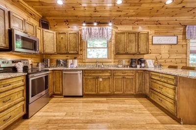 Woodness Gracious fully furnished kitchen with stainless steel appliances