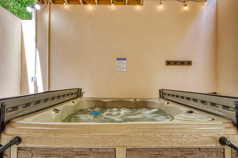Woodness Gracious hot tub