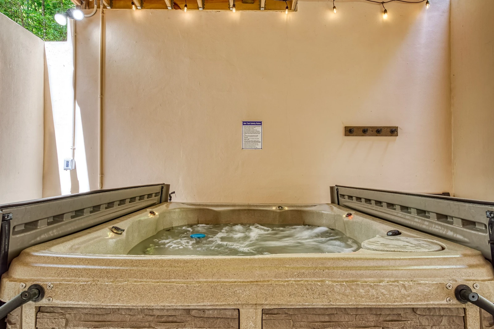 Woodness Gracious hot tub