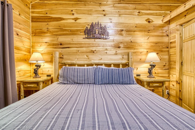 Woodness Gracious king size bed in upper level bedroom