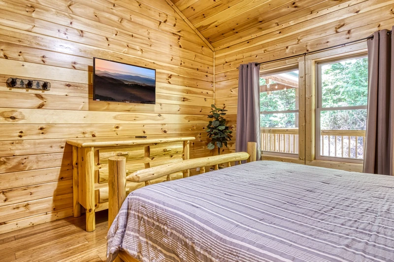 Woodness Gracious upper level bedroom with 40 inch TV and king size bed