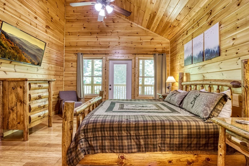 Woodness Gracious king size bed in upper level bedroom 2